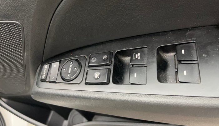 2017 Hyundai New Elantra 2.0 SX(O) AT PETROL, Petrol, Automatic, 75,804 km, Driver Side Door Panels Control