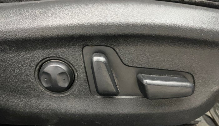 2017 Hyundai New Elantra 2.0 SX(O) AT PETROL, Petrol, Automatic, 75,804 km, Driver Side Adjustment Panel