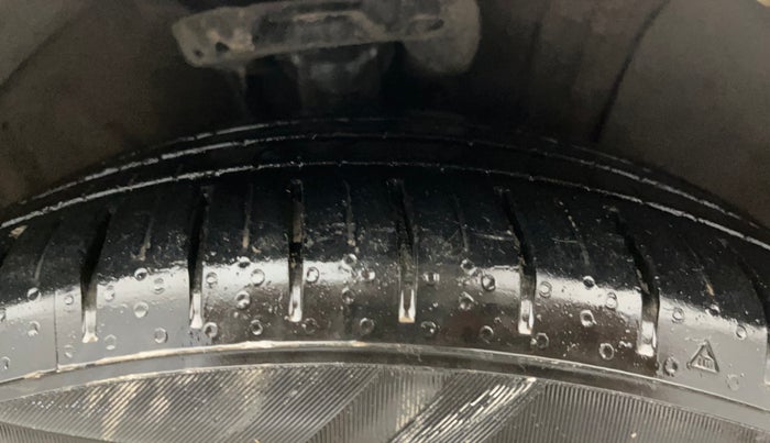 2017 Hyundai New Elantra 2.0 SX(O) AT PETROL, Petrol, Automatic, 75,804 km, Right Front Tyre Tread