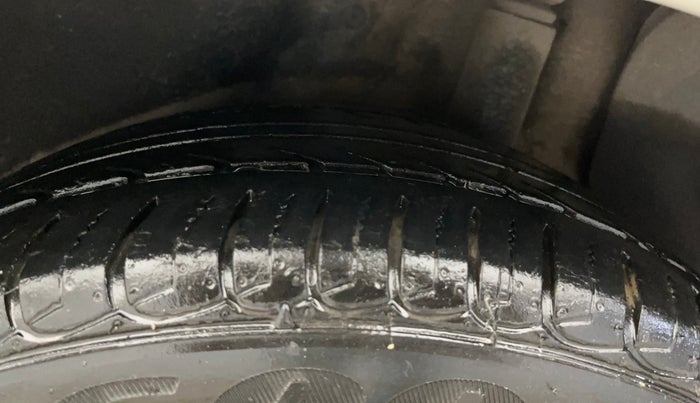 2017 Hyundai New Elantra 2.0 SX(O) AT PETROL, Petrol, Automatic, 75,804 km, Left Rear Tyre Tread