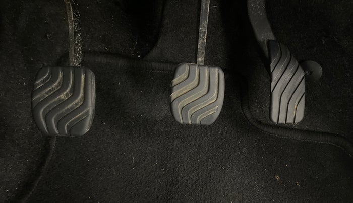 2022 Renault TRIBER RXL MT, Petrol, Manual, 27,492 km, Pedals