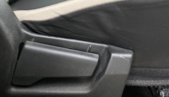 2022 Renault TRIBER RXL MT, Petrol, Manual, 27,492 km, Driver Side Adjustment Panel