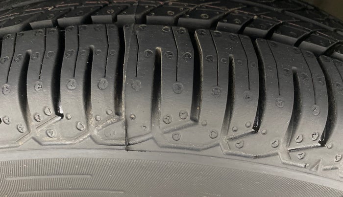 2022 Renault TRIBER RXL MT, Petrol, Manual, 27,492 km, Left Front Tyre Tread