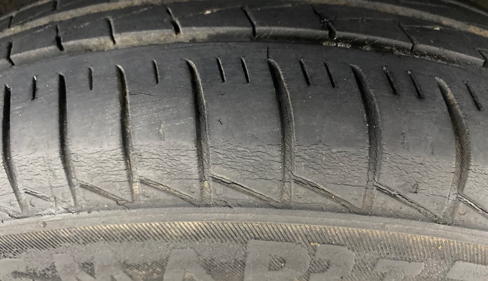 2022 Renault TRIBER RXL MT, Petrol, Manual, 27,492 km, Left Rear Tyre Tread