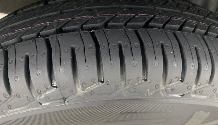 2022 Renault TRIBER RXL MT, Petrol, Manual, 27,492 km, Right Rear Tyre Tread