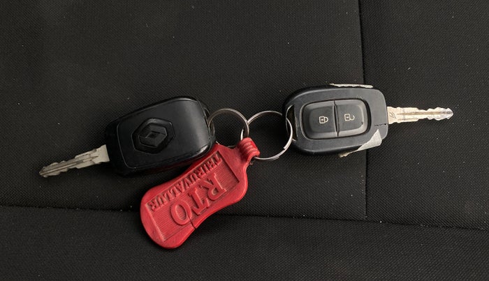 2022 Renault TRIBER RXL MT, Petrol, Manual, 27,492 km, Key Close Up