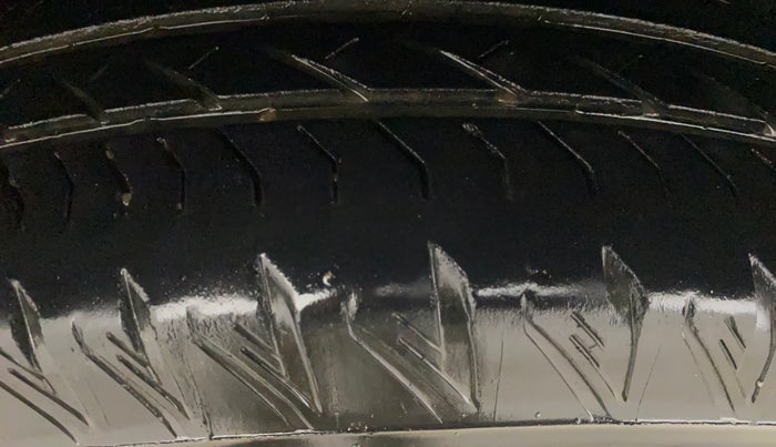 2018 Mahindra XUV500 W11, Diesel, Manual, 93,883 km, Right Rear Tyre Tread