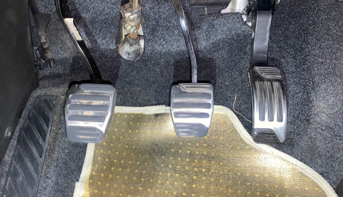 2018 Mahindra XUV500 W11, Diesel, Manual, 93,883 km, Pedals