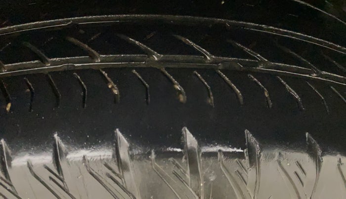 2018 Mahindra XUV500 W11, Diesel, Manual, 93,883 km, Left Rear Tyre Tread