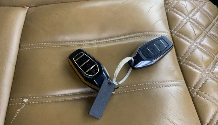 2018 Mahindra XUV500 W11, Diesel, Manual, 93,883 km, Key Close Up