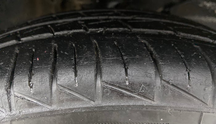 2021 Maruti Alto LXI CNG, CNG, Manual, 21,850 km, Right Front Tyre Tread