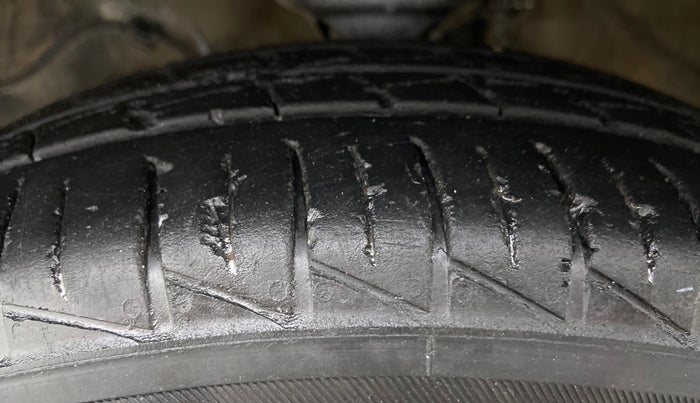 2021 Maruti Alto LXI CNG, CNG, Manual, 21,850 km, Left Front Tyre Tread