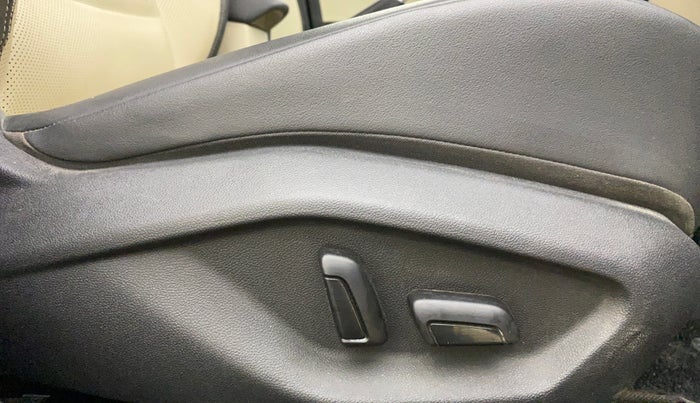 2024 Skoda SLAVIA STYLE 1.0L TSI AT, Petrol, Automatic, 26,163 km, Driver Side Adjustment Panel