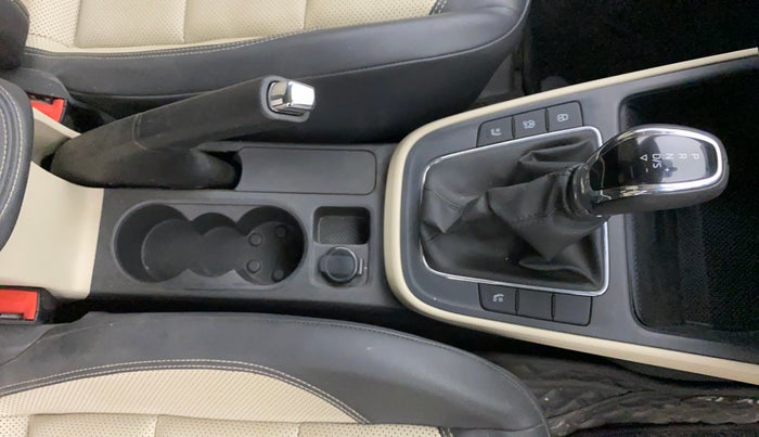 2024 Skoda SLAVIA STYLE 1.0L TSI AT, Petrol, Automatic, 26,163 km, Gear Lever