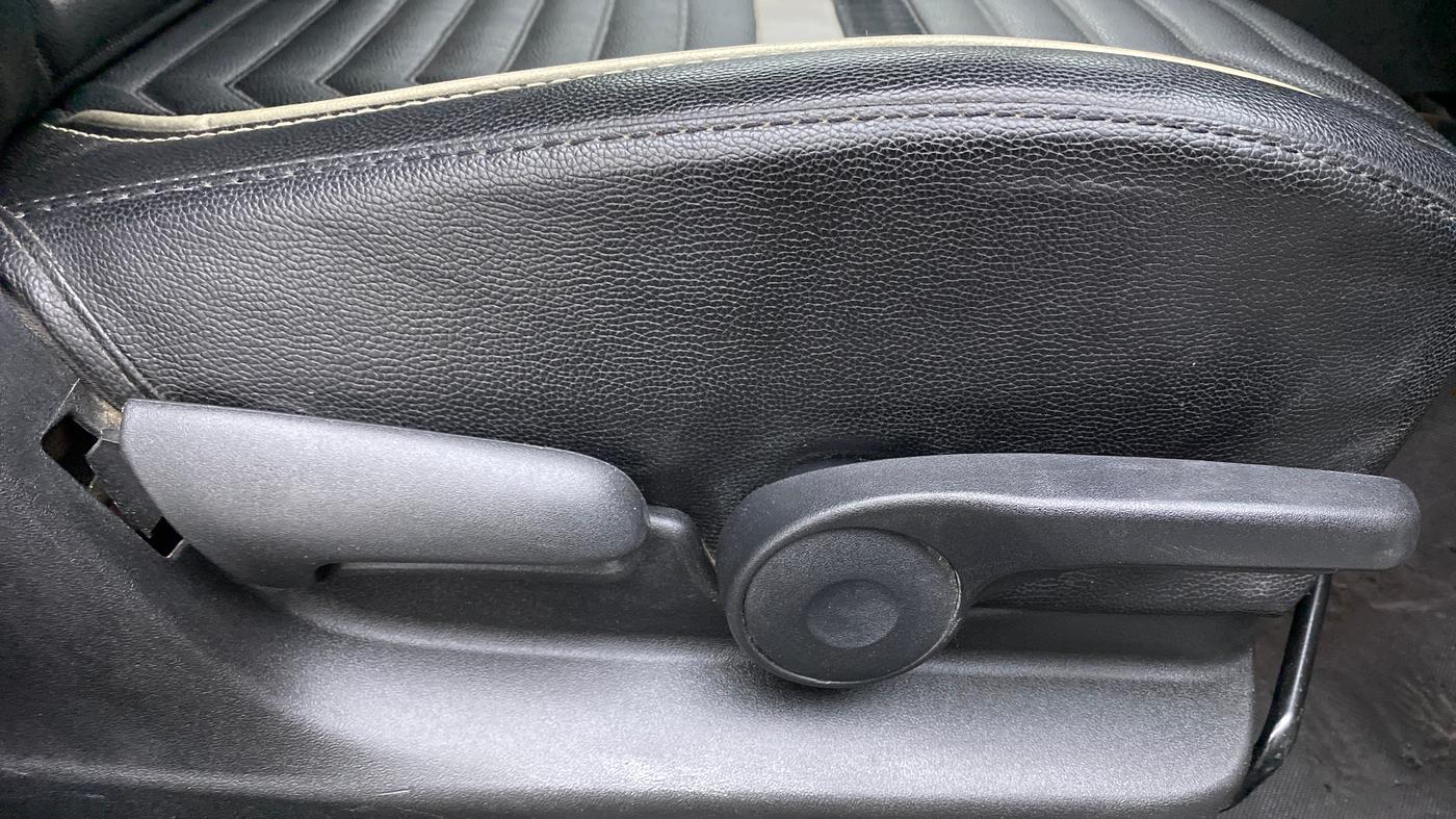 2017 Maruti Vitara Brezza ZDI, Diesel, Manual, 51,712 km, Driver Side Adjustment Panel