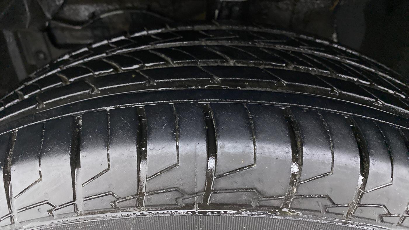 2017 Maruti Vitara Brezza ZDI, Diesel, Manual, 51,712 km, Left Front Tyre Tread