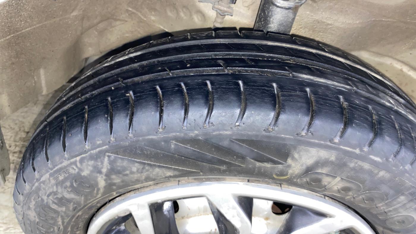 2014 Maruti Wagon R 1.0 LXI CNG, CNG, Manual, 77,391 km, Right Front Tyre Tread