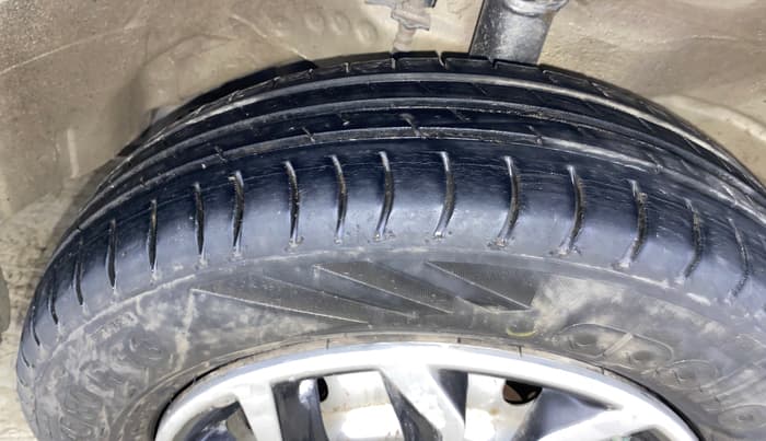 2014 Maruti Wagon R 1.0 LXI CNG, CNG, Manual, 77,391 km, Right Front Tyre Tread