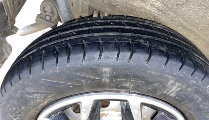 2014 Maruti Wagon R 1.0 LXI CNG, CNG, Manual, 77,391 km, Right Rear Tyre Tread