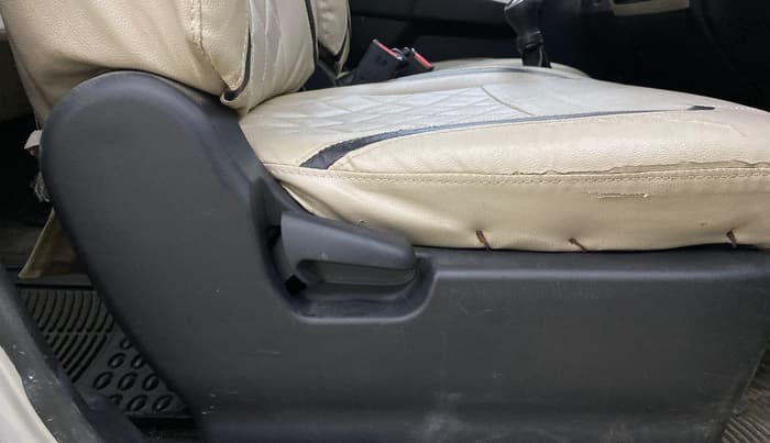 2014 Maruti Wagon R 1.0 LXI CNG, CNG, Manual, 77,391 km, Driver Side Adjustment Panel