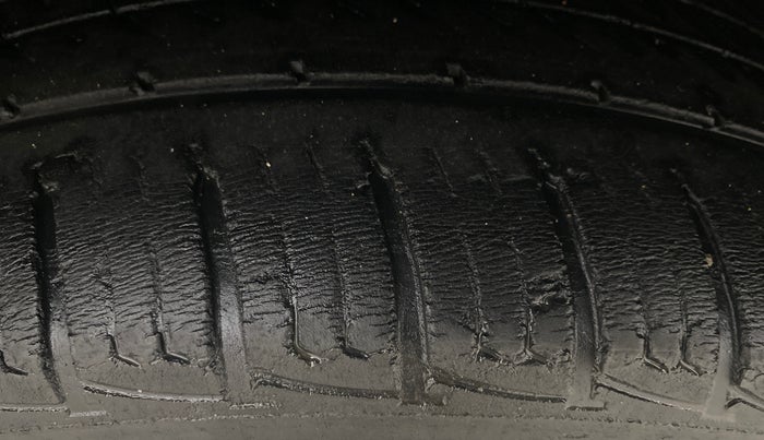 2014 Ford Ecosport TITANIUM 1.5L PETROL AT, Petrol, Automatic, 1,39,529 km, Left Rear Tyre Tread