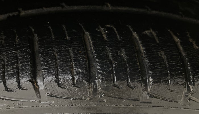 2014 Ford Ecosport TITANIUM 1.5L PETROL AT, Petrol, Automatic, 1,39,529 km, Right Front Tyre Tread