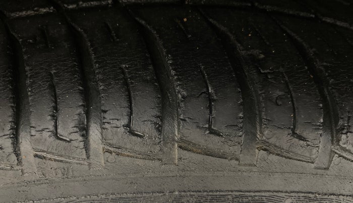 2014 Ford Ecosport TITANIUM 1.5L PETROL AT, Petrol, Automatic, 1,39,529 km, Left Front Tyre Tread