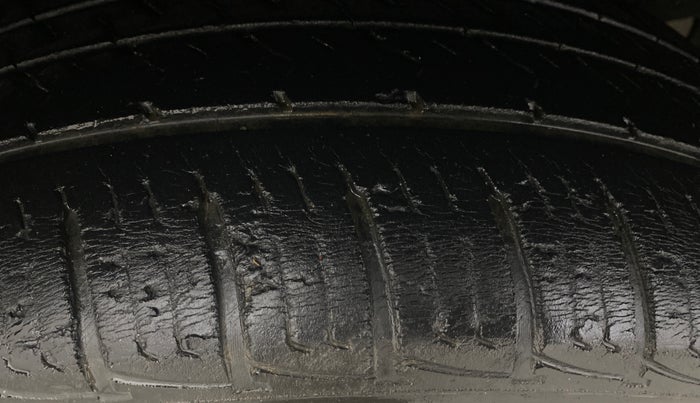 2014 Ford Ecosport TITANIUM 1.5L PETROL AT, Petrol, Automatic, 1,39,529 km, Right Rear Tyre Tread