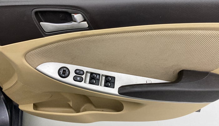 2012 Hyundai Verna FLUIDIC 1.4 VTVT, Petrol, Manual, 1,04,113 km, Driver Side Door Panels Control