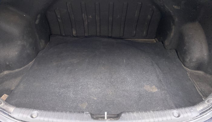 2012 Hyundai Verna FLUIDIC 1.4 VTVT, Petrol, Manual, 1,04,113 km, Boot Inside