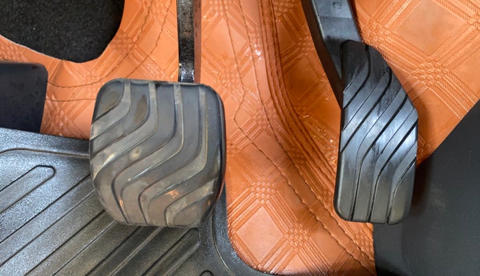 2022 Nissan MAGNITE XV PREMIUM TURBO CVT, Petrol, Automatic, 17,630 km, Pedals