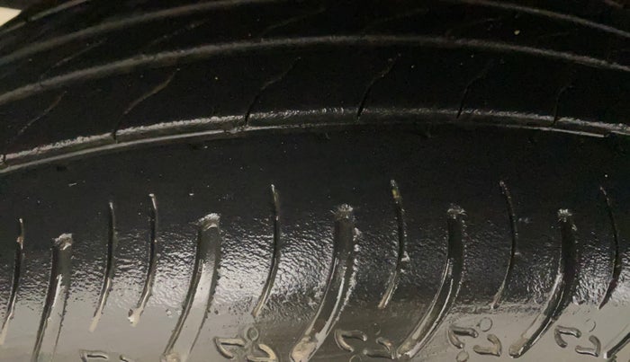 2022 Nissan MAGNITE XV PREMIUM TURBO CVT, Petrol, Automatic, 17,630 km, Right Rear Tyre Tread