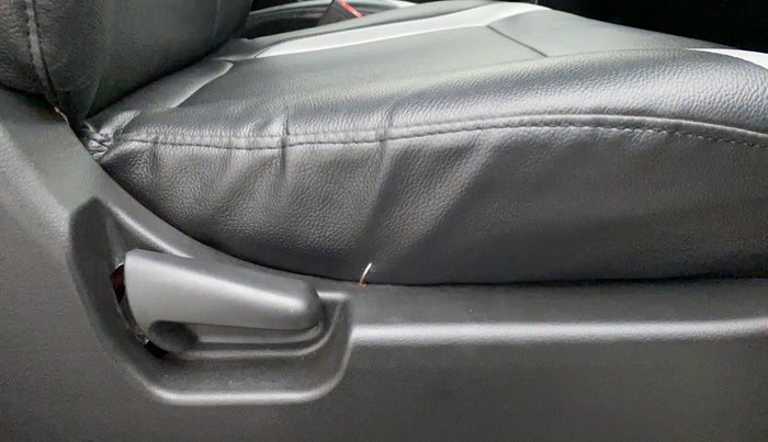 2016 Maruti Wagon R 1.0 LXI CNG, CNG, Manual, 68,601 km, Driver Side Adjustment Panel
