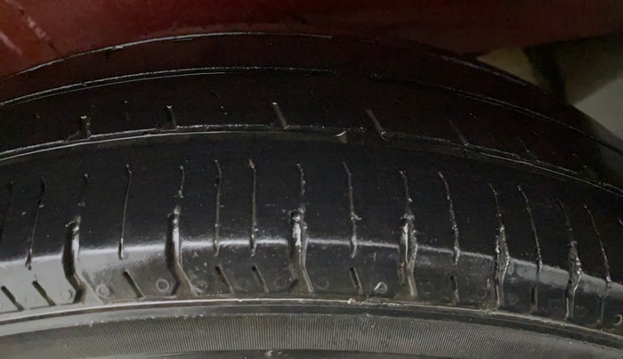 2016 Maruti Wagon R 1.0 LXI CNG, CNG, Manual, 68,601 km, Left Front Tyre Tread