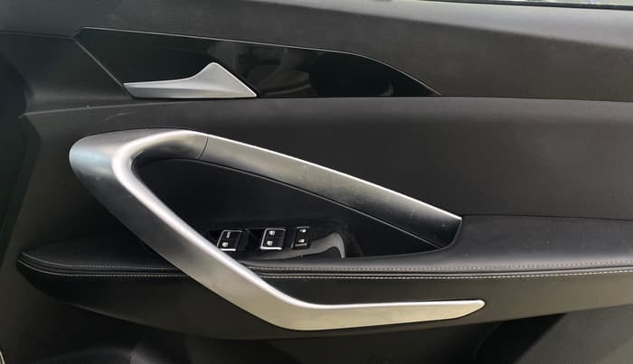 2021 MG HECTOR SMART 1.5 DCT PETROL, Petrol, Automatic, 24,296 km, Driver Side Door Panels Control