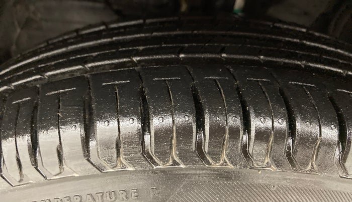 2019 Maruti Swift LXI, Petrol, Manual, 1,994 km, Left Front Tyre Tread
