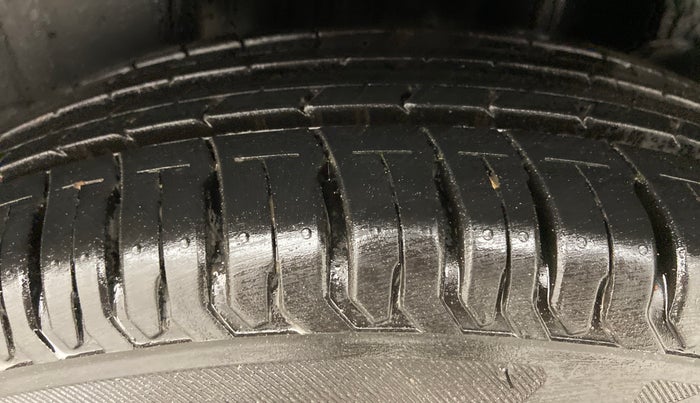 2019 Maruti Swift LXI, Petrol, Manual, 1,994 km, Left Rear Tyre Tread