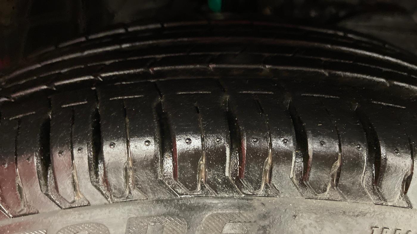 2019 Maruti Swift LXI, Petrol, Manual, 1,994 km, Right Front Tyre Tread