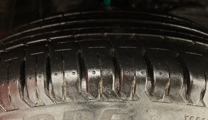 2019 Maruti Swift LXI, Petrol, Manual, 1,994 km, Right Front Tyre Tread