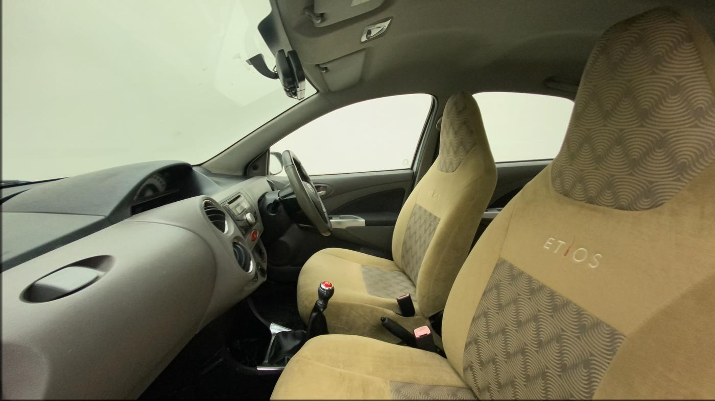 2011 Toyota Etios V, Petrol, Manual, 47,313 km, Right Side Front Door Cabin
