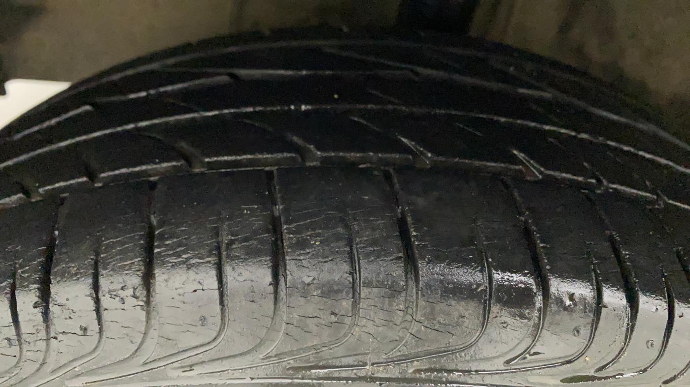 2011 Toyota Etios V, Petrol, Manual, 47,313 km, Left Front Tyre Tread