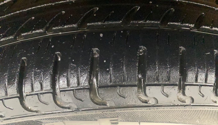 2018 Maruti Wagon R 1.0 VXI AMT, Petrol, Automatic, 10,911 km, Left Front Tyre Tread