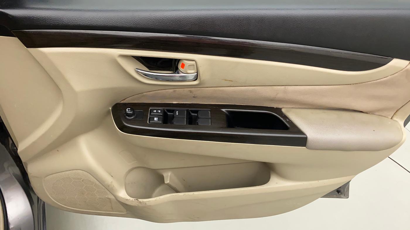2017 Maruti Ciaz DELTA 1.4 AT PETROL, Petrol, Automatic, 78,774 km, Driver Side Door Panels Control