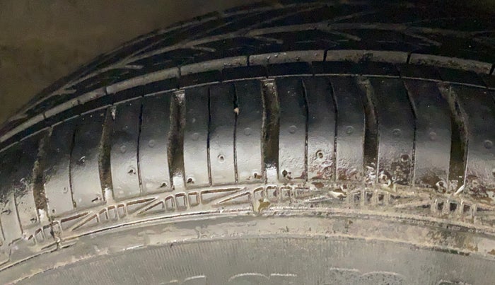 2017 Maruti Ciaz DELTA 1.4 AT PETROL, Petrol, Automatic, 78,774 km, Right Front Tyre Tread