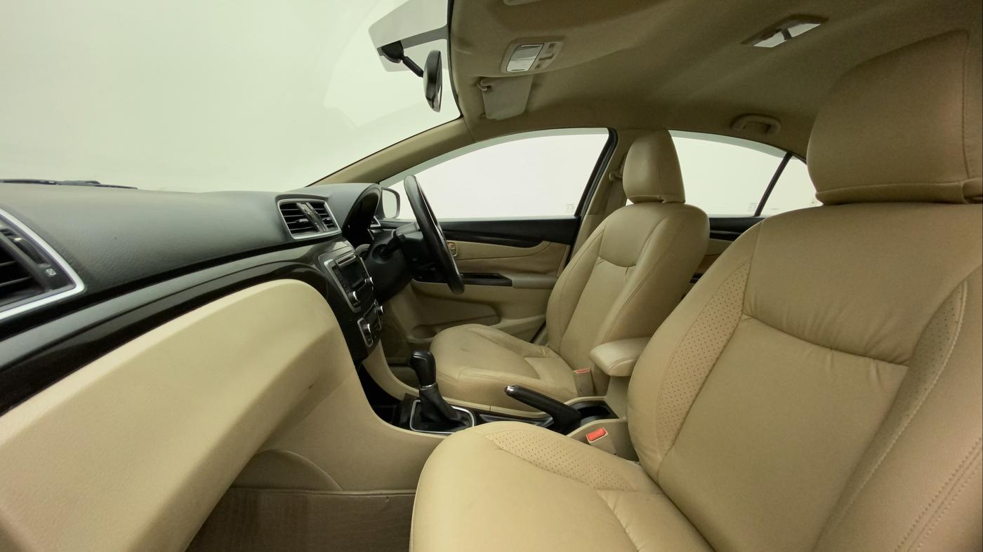 2017 Maruti Ciaz DELTA 1.4 AT PETROL, Petrol, Automatic, 78,774 km, Right Side Front Door Cabin