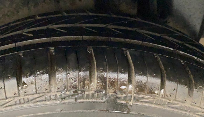 2017 Maruti Ciaz DELTA 1.4 AT PETROL, Petrol, Automatic, 78,774 km, Left Rear Tyre Tread