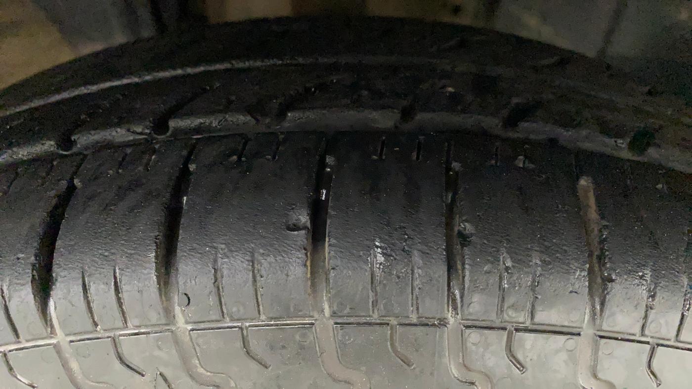 2019 Renault TRIBER RXZ, Petrol, Manual, 66,634 km, Right Front Tyre Tread