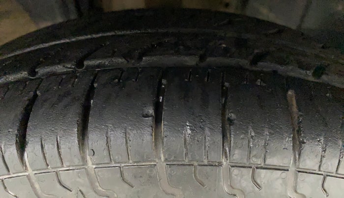 2019 Renault TRIBER RXZ, Petrol, Manual, 66,634 km, Right Front Tyre Tread