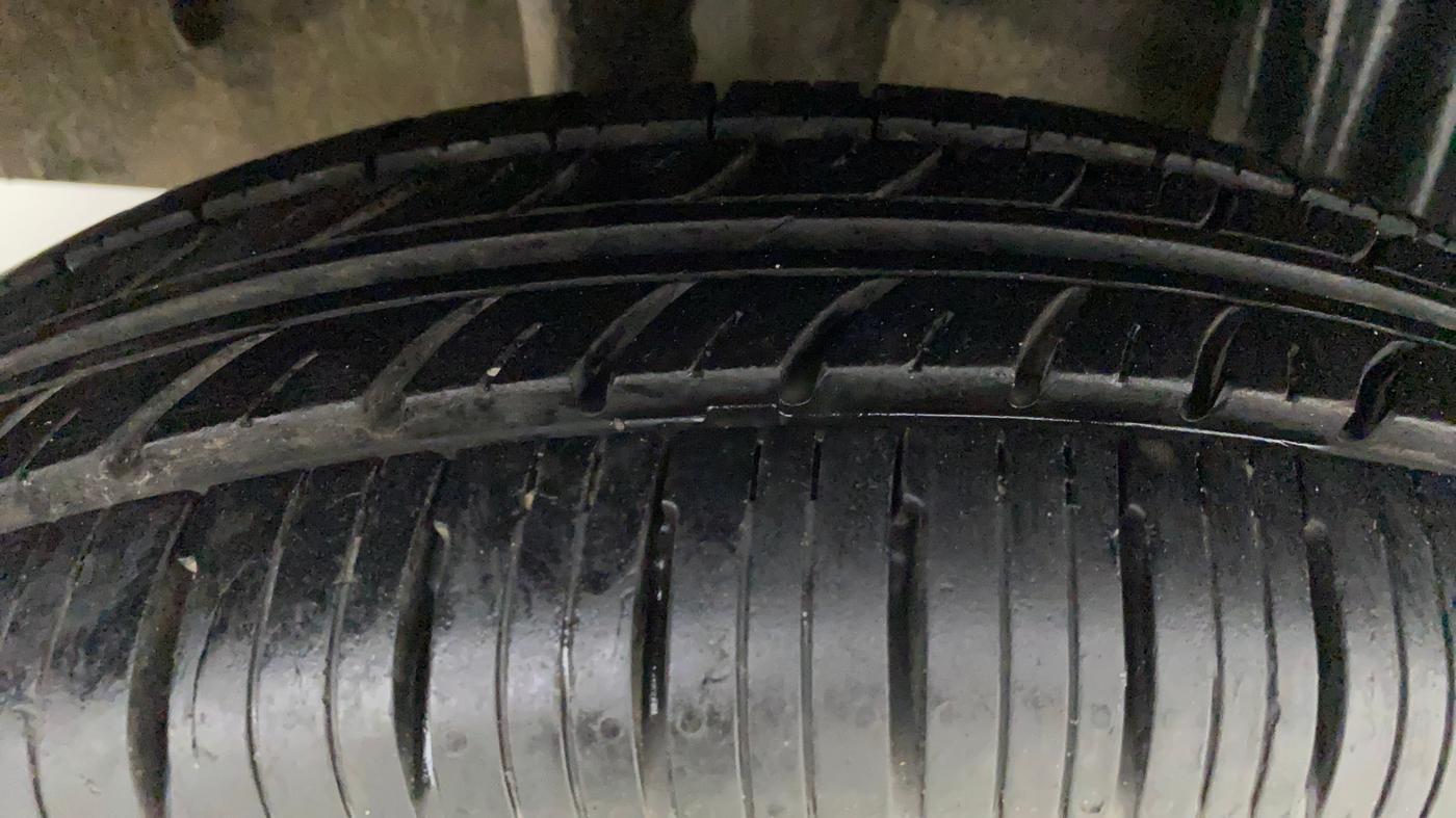 2019 Renault TRIBER RXZ, Petrol, Manual, 66,634 km, Right Rear Tyre Tread