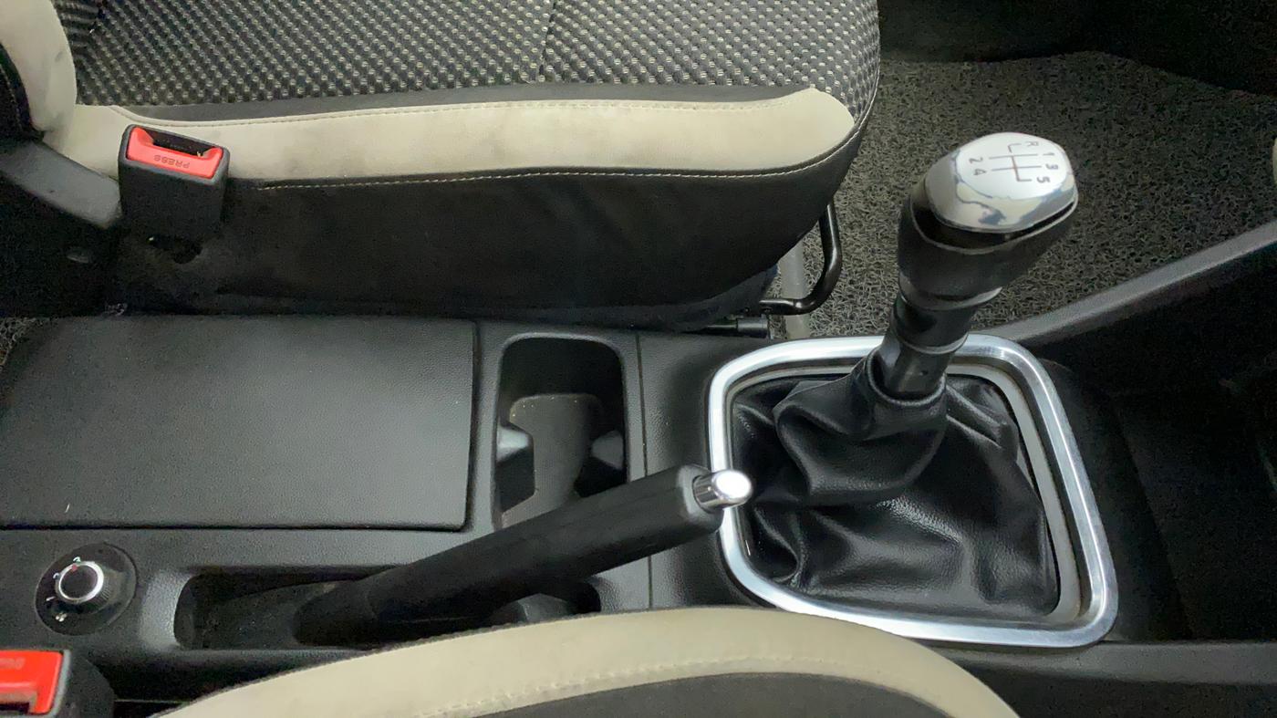 2019 Renault TRIBER RXZ, Petrol, Manual, 66,634 km, Gear Lever